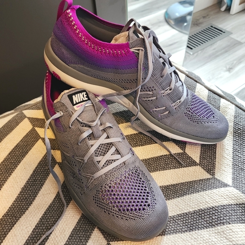 NWT Womens Nike Free Focus TR Flyknit  Size 10